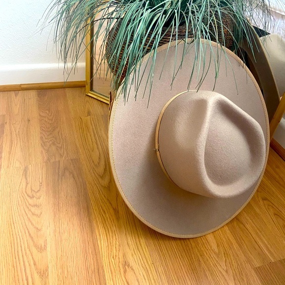 Olive & Pique Accessories - Olive And Pique Tan Billie Hat, NWT